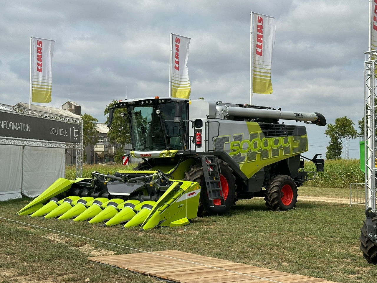 Moissonneuse-batteuse CLAAS au travail